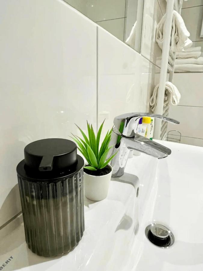 Cozy Apartment With Kitchen + Balcony New! Essen Esterno foto