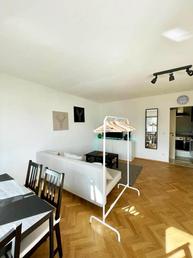 Cozy Apartment With Kitchen + Balcony New! Essen Esterno foto
