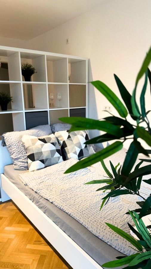 Cozy Apartment With Kitchen + Balcony New! Essen Esterno foto